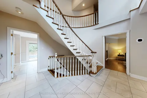 27 Orchard Park Drive, ON M1E 3T6