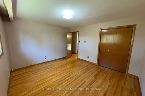 27 TERRYHILL Crescent, ON M1S 3X2