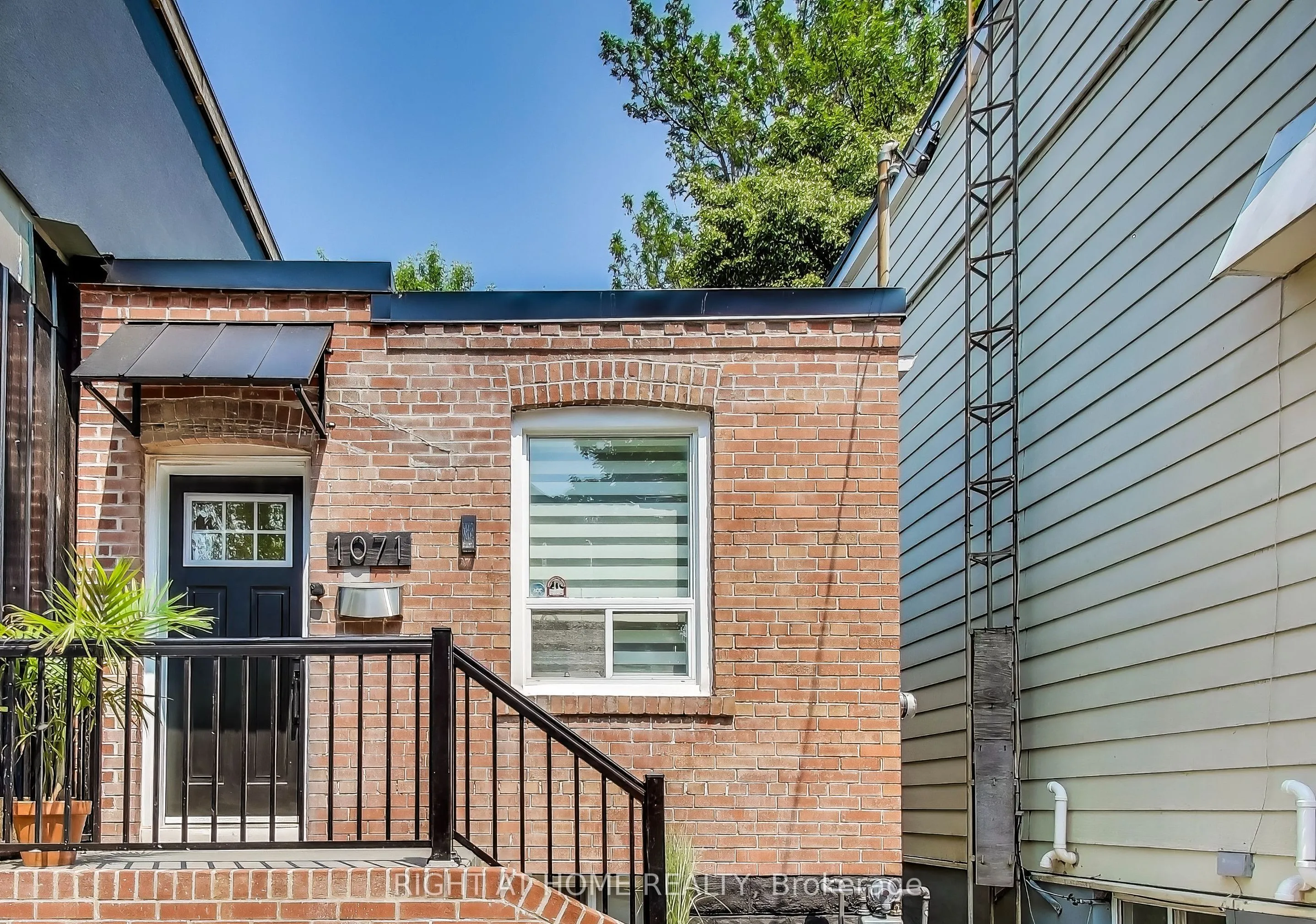 1071 Craven Road, ON M4J 4V7