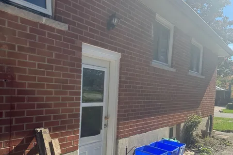 2 Summerfield Court, ON L1C 2E7