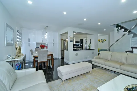 41 Fieldview Crescent, ON L1N 8B5