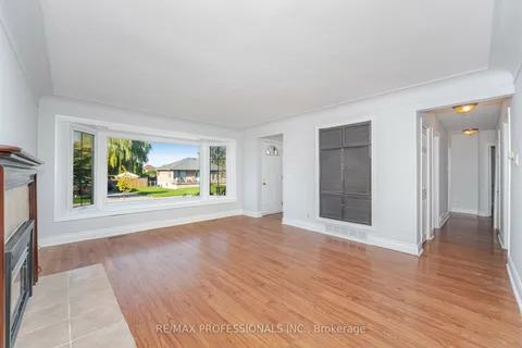 11 Jeanette Street, ON M1M 3G2