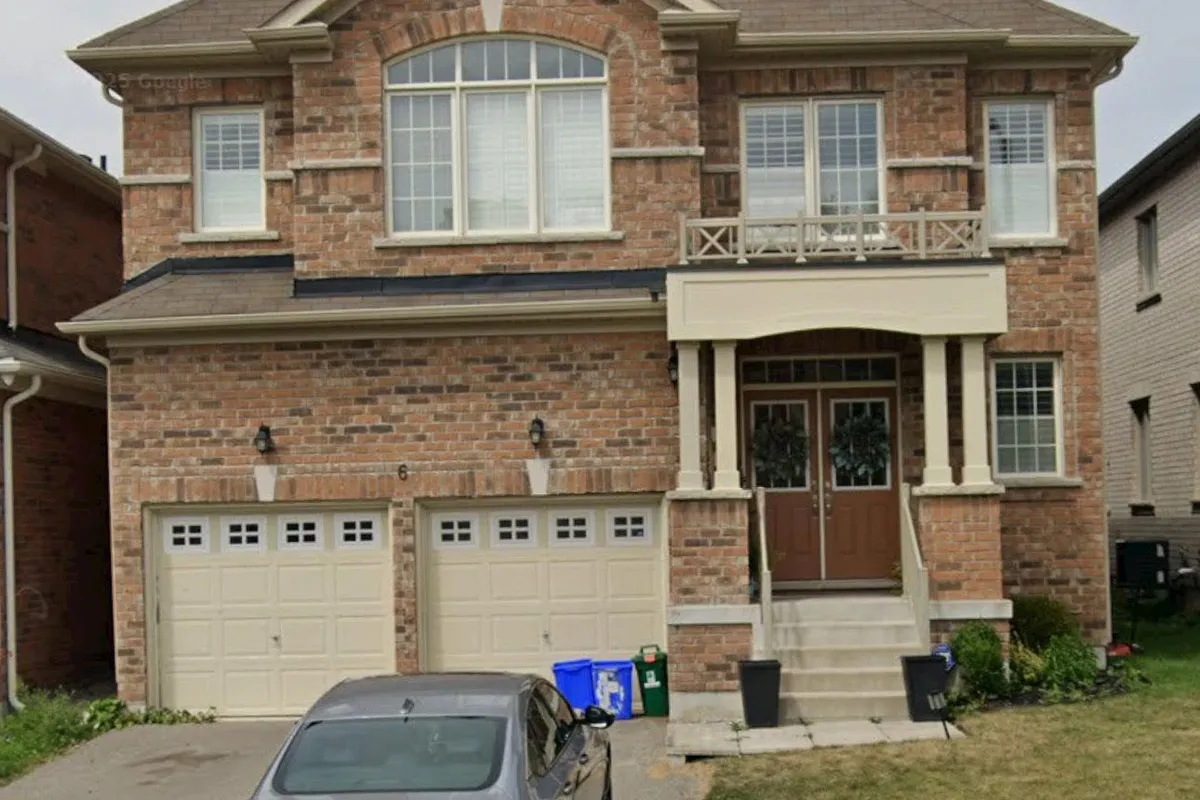 6 Gusul Avenue, ON L1B 1G9