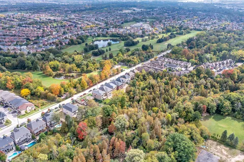 382 Riverside Drive, ON L1T 3S2