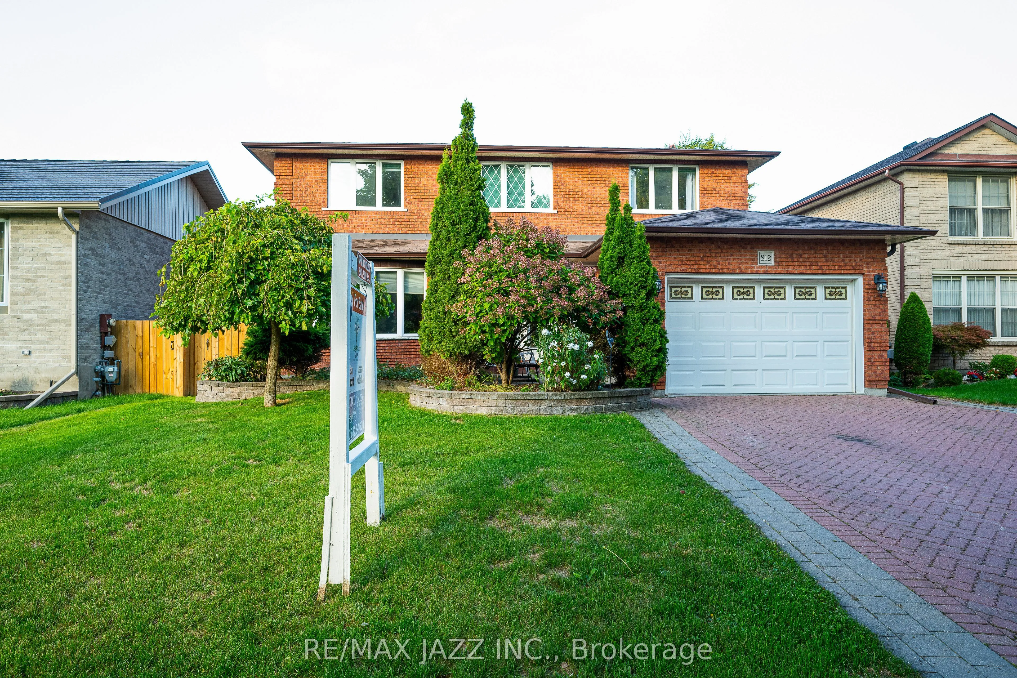 812 Waverly Street, ON L1J 7E5