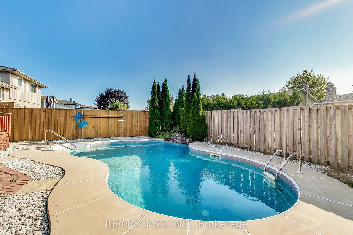 812 Waverly Street, ON L1J 7E5