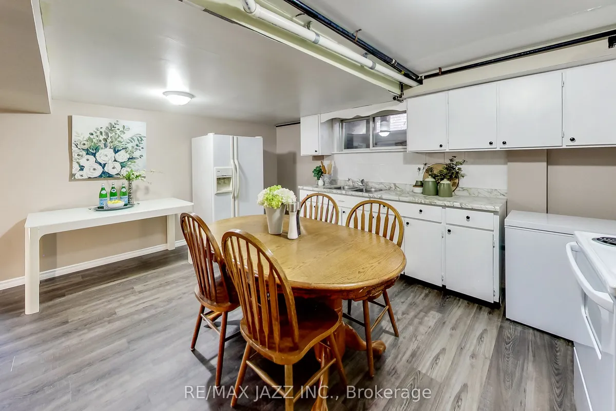 812 Waverly Street, ON L1J 7E5