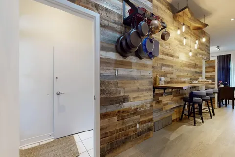 1095 DUNDAS Street, ON M4M 1R9