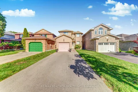 54 Stagemaster Crescent, ON L1E 2Y7