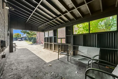 63 Crosland Drive, ON M1R 4M9