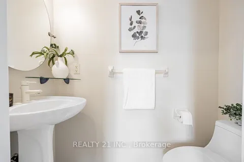 13 Ventura Lane, ON L1T 0C4