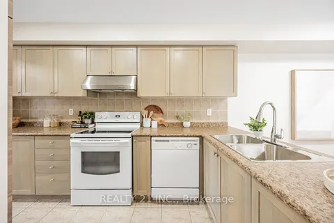 13 Ventura Lane, ON L1T 0C4