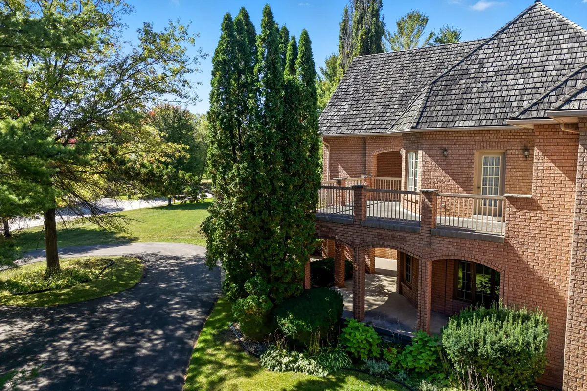 8 Bunhill Court, ON L1Z 1X5