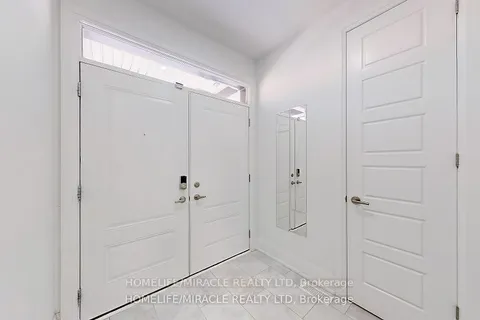 2849 Foxden Square, ON L1X 0N9