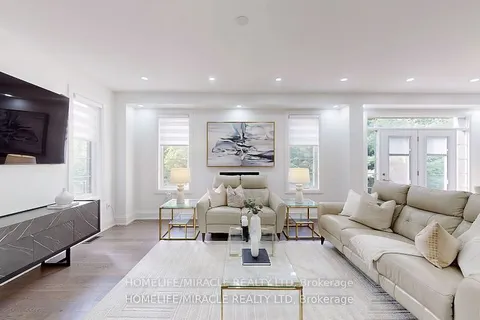 2849 Foxden Square, ON L1X 0N9