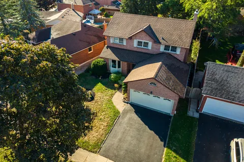 54 Canadian Oaks Drive, ON L1N 6W8