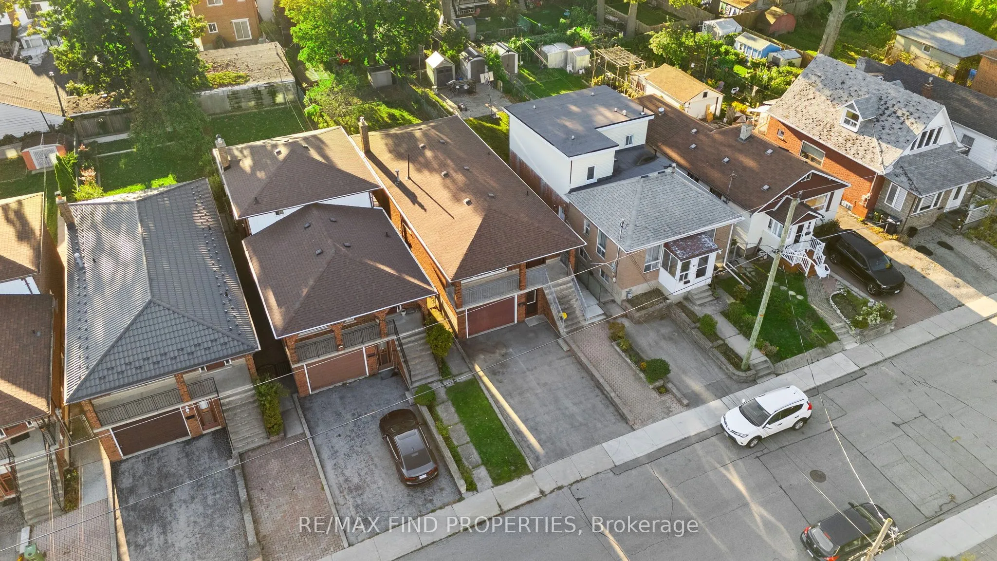 16 Mcdonald Avenue, ON M1L 3Y8