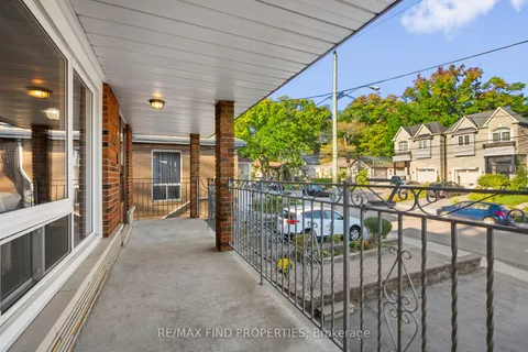 16 Mcdonald Avenue, ON M1L 3Y8