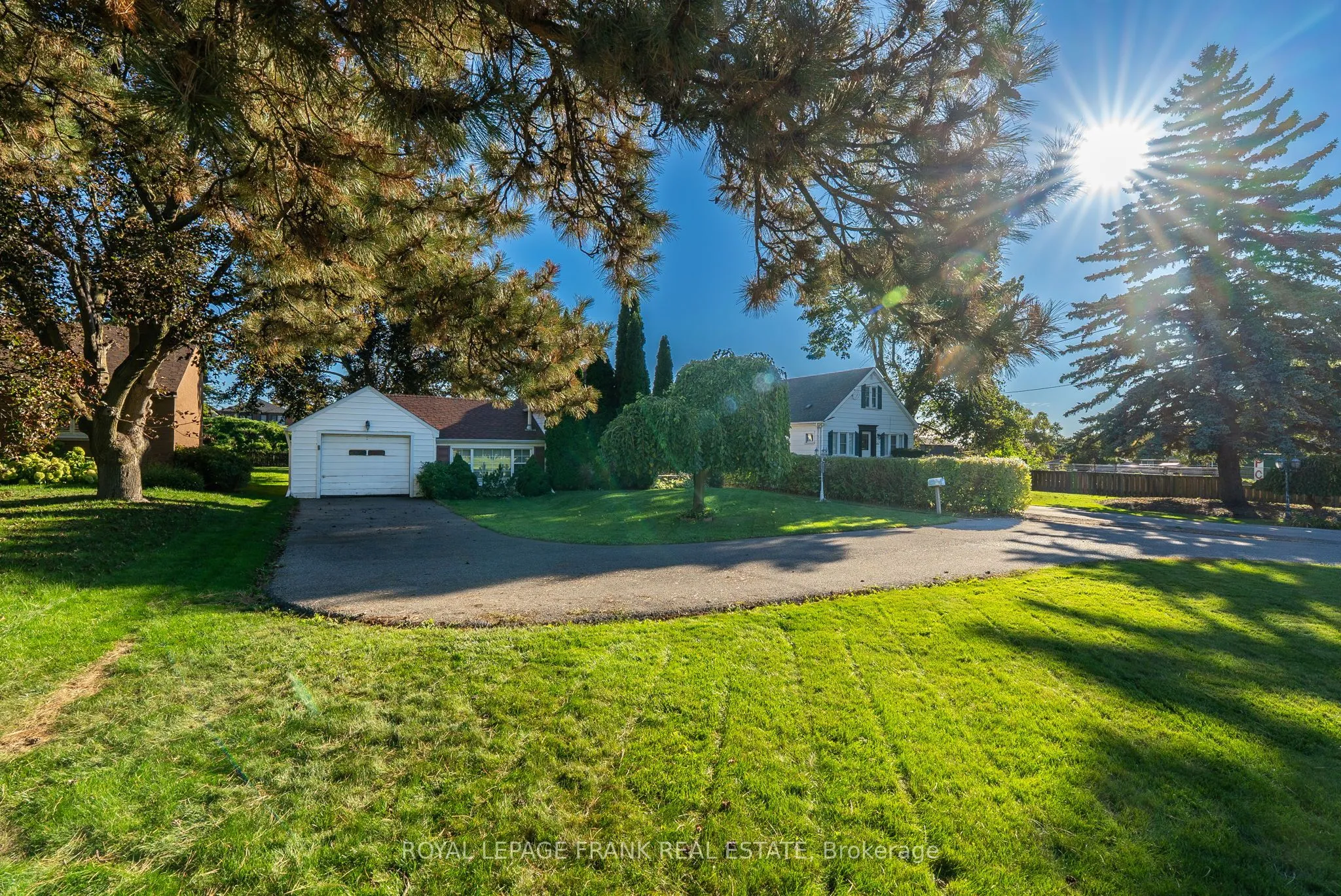 1033 King Street, ON L1H 1H4