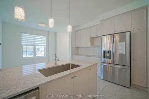 1913 Narcissus Gardens, ON L1Y 0B5