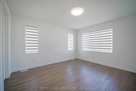 1913 Narcissus Gardens, ON L1Y 0B5