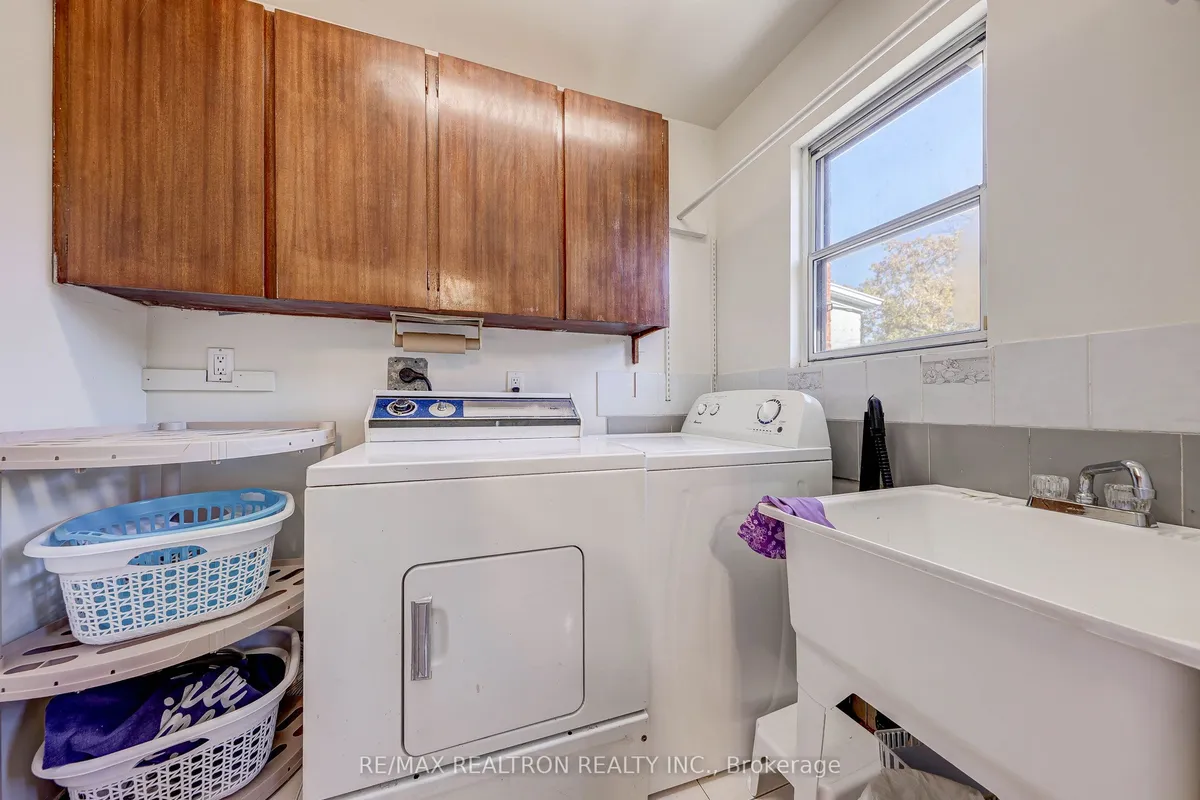 667 Pape Avenue, ON M4K 3S4