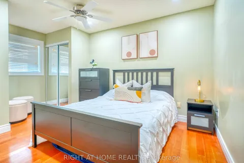 58 Teddington Crescent, ON L1R 1S5