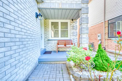 58 Teddington Crescent, ON L1R 1S5