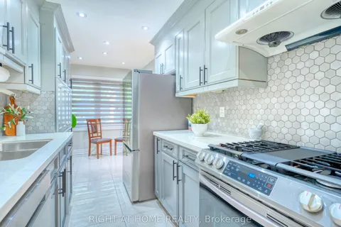 58 Teddington Crescent, ON L1R 1S5