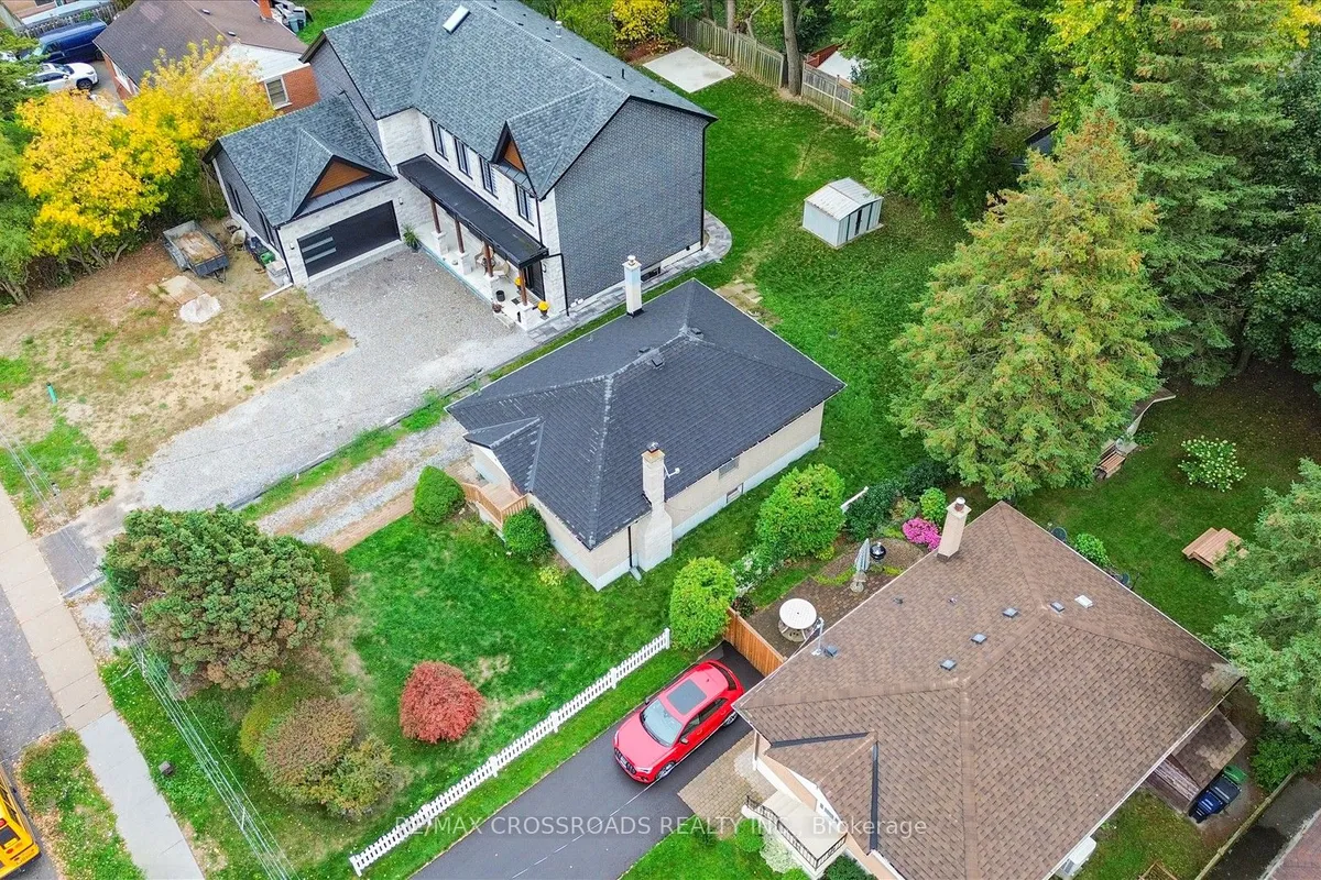 9 Euclid Avenue, ON M1C 1J7