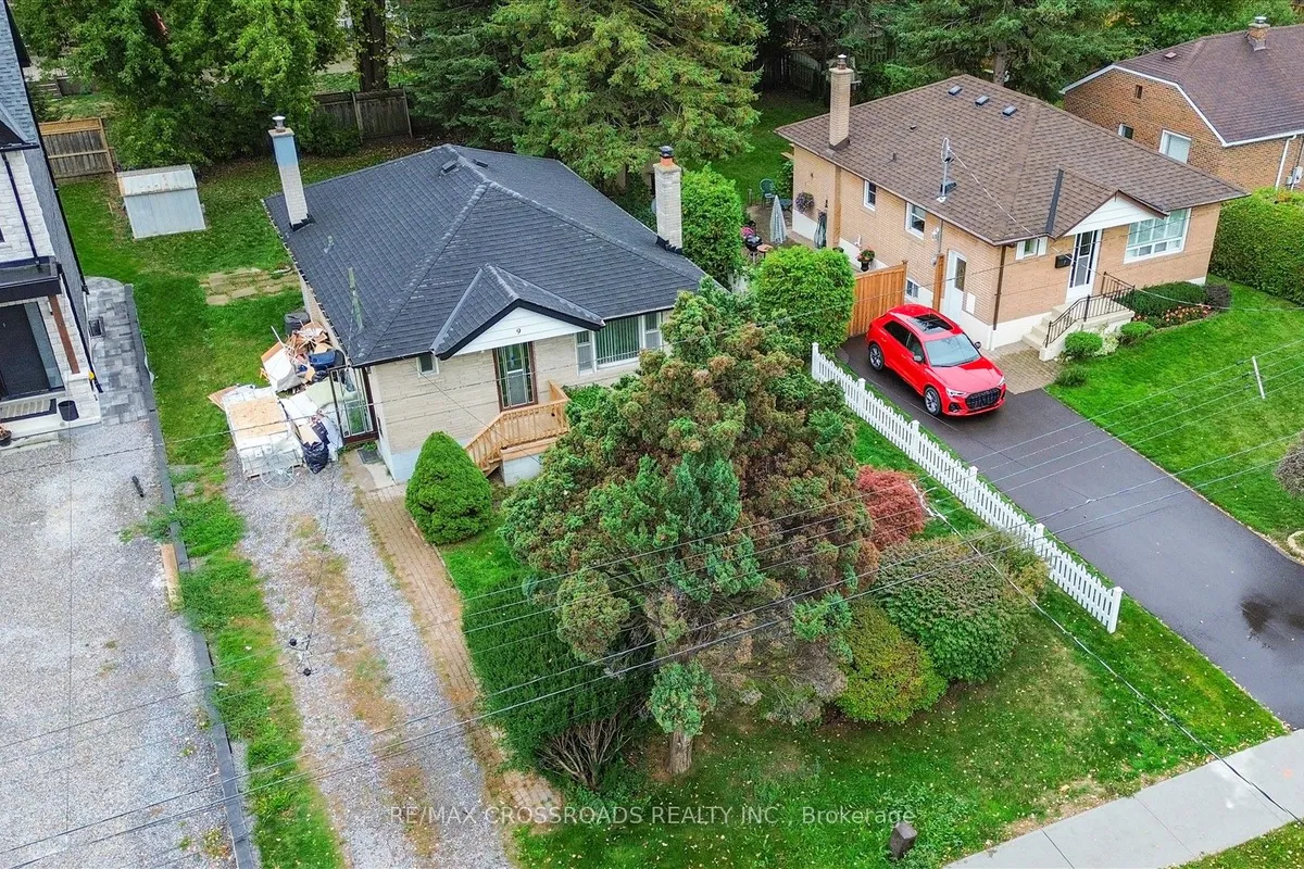 9 Euclid Avenue, ON M1C 1J7