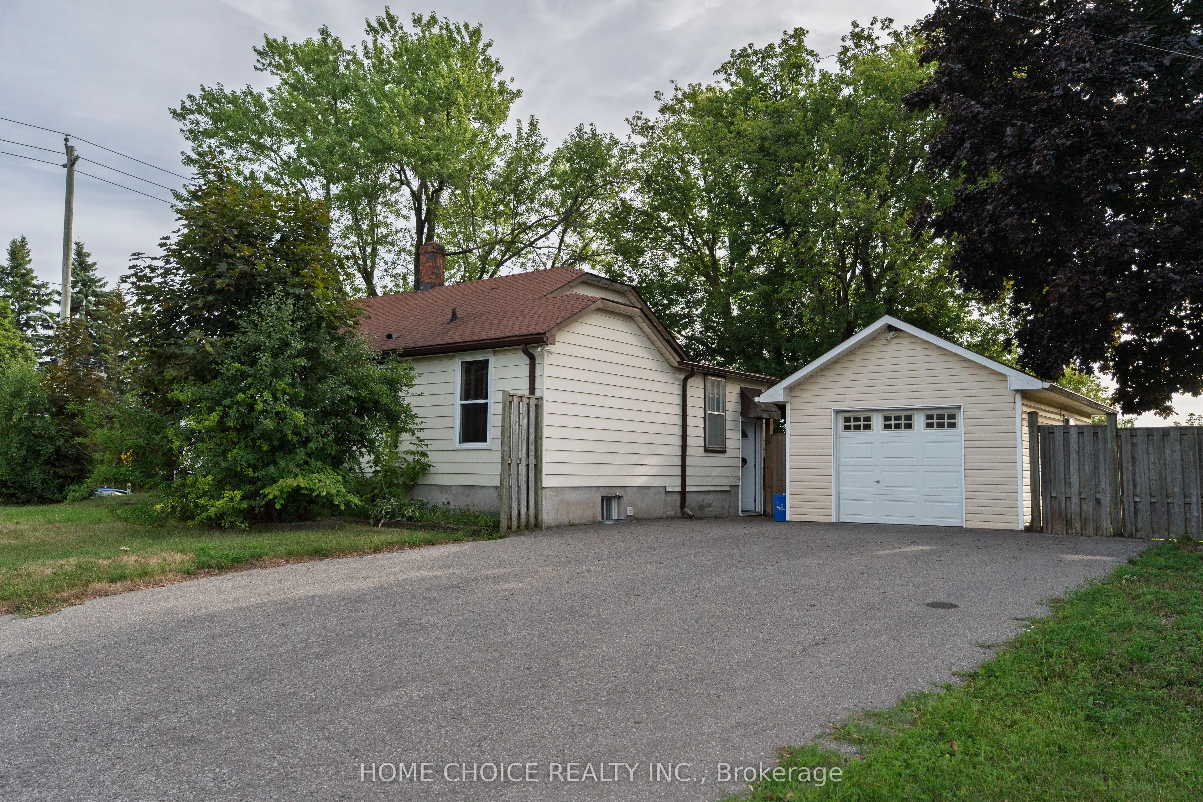 272 Taunton Road, ON L1G 3T5