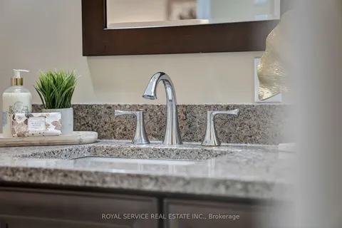 86 Carveth Crescent, ON L1B 1N4