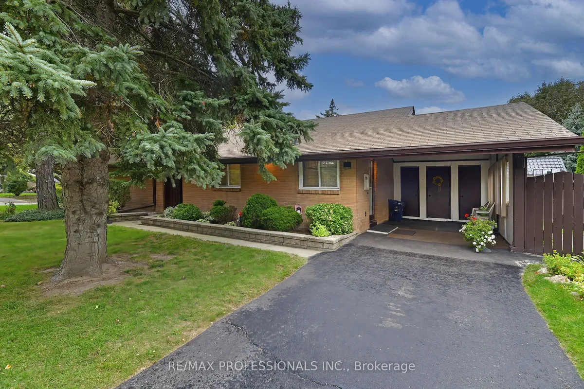 2 Lesterwood Crescent, ON M1P 3L4