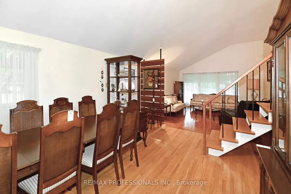 2 Lesterwood Crescent, ON M1P 3L4