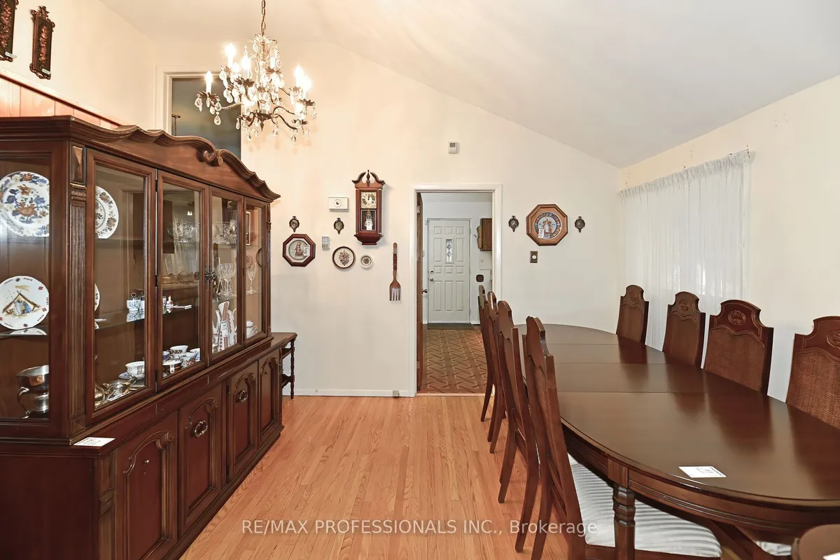 2 Lesterwood Crescent, ON M1P 3L4