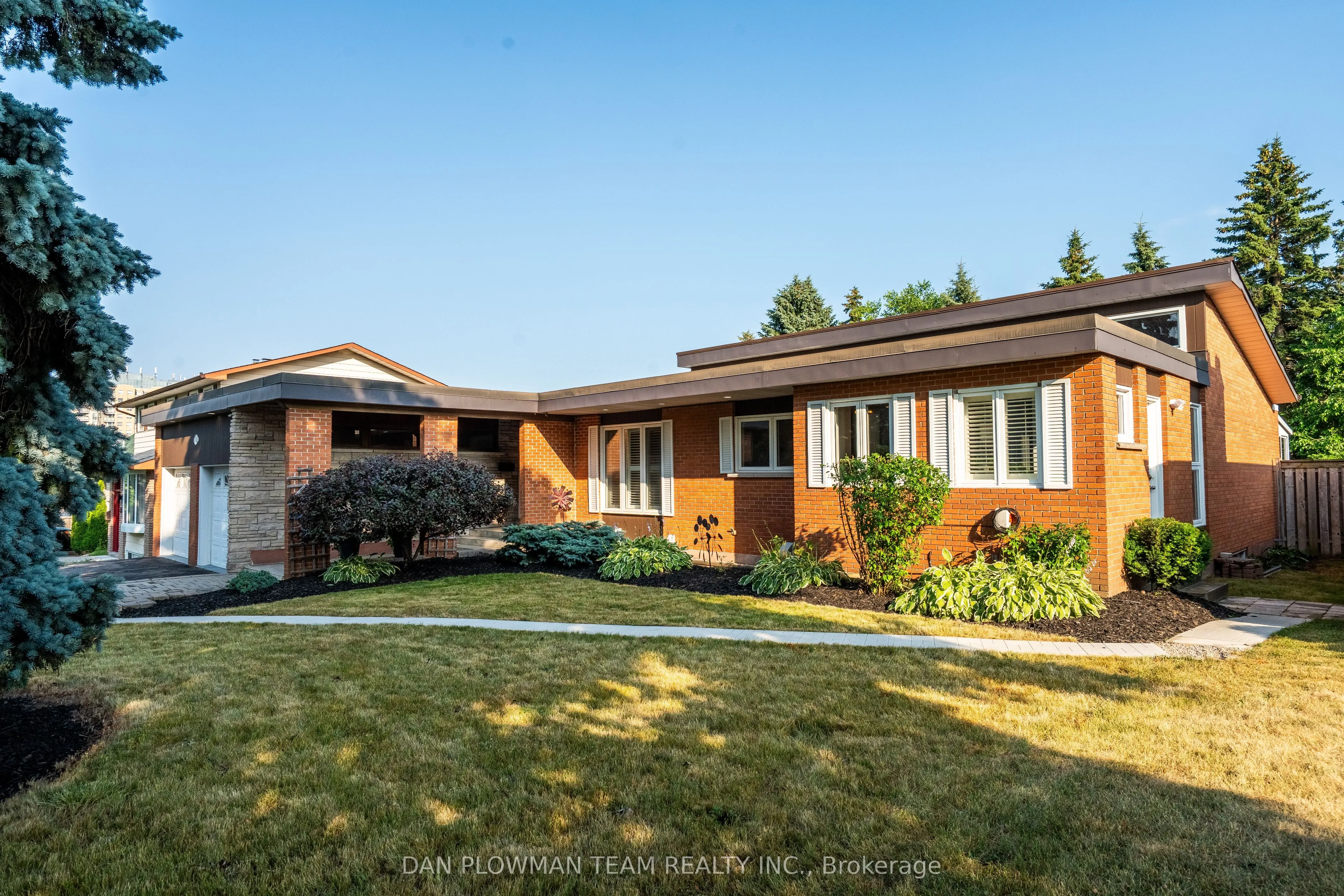 83 Sherwood Road, ON L1T 2Y7