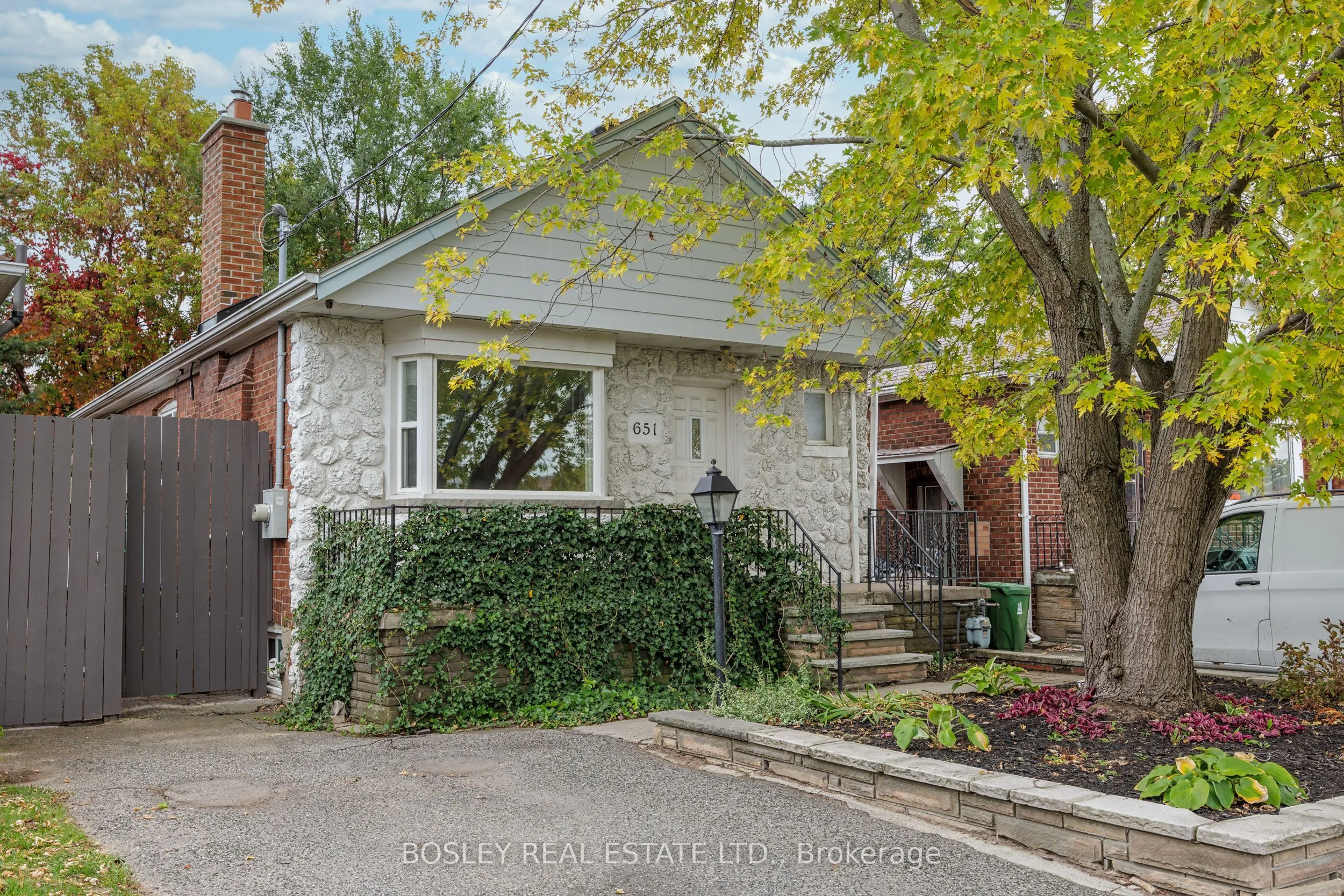 651 Cosburn Avenue, ON M4C 2V1