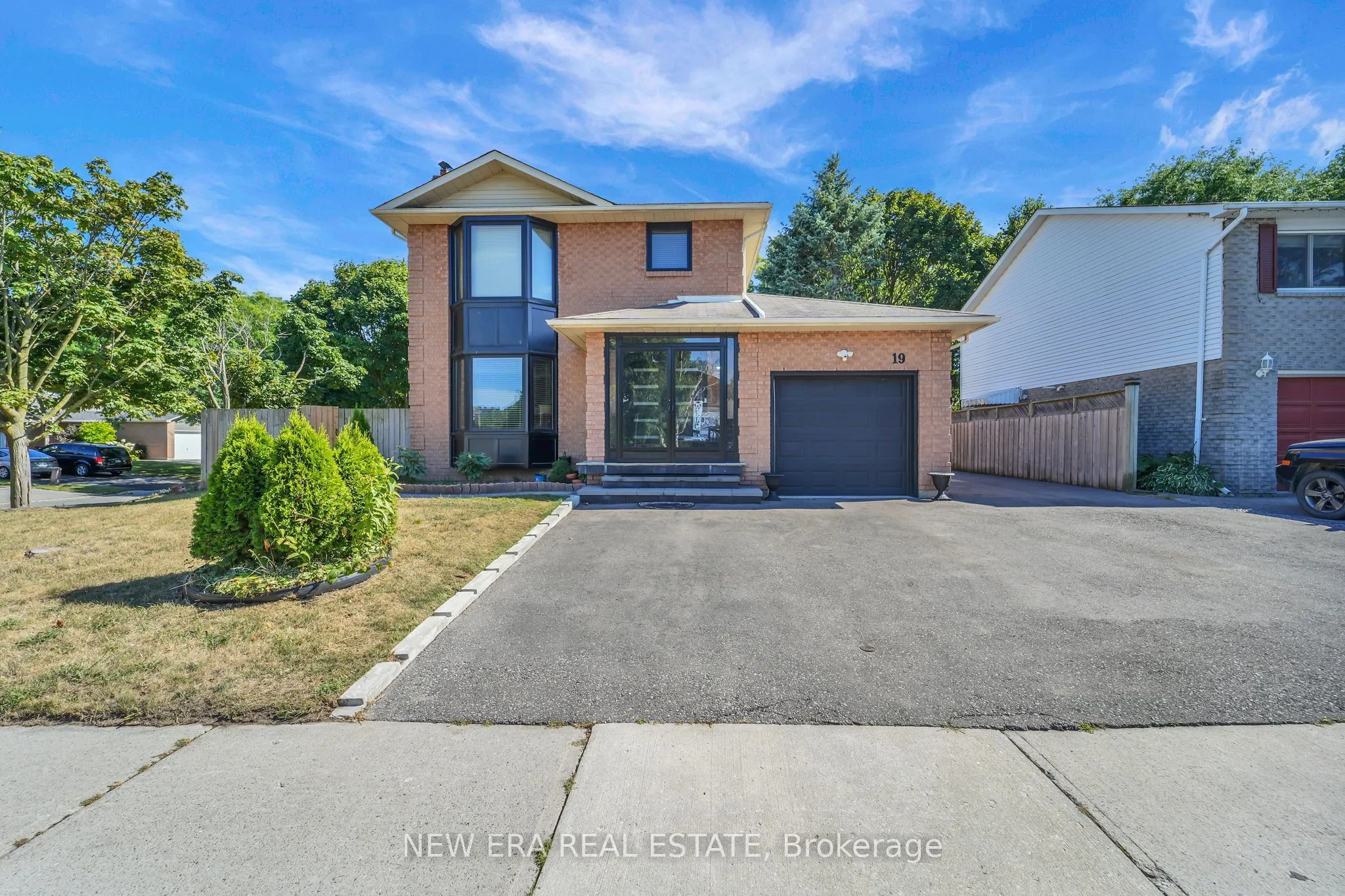 19 Glenabbey Drive, ON L1E 1C1