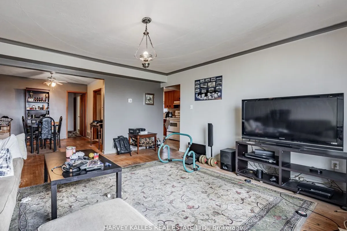 561-563 Danforth Road, ON M1K 1E1