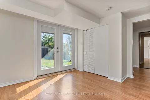 35 Fernbank Place, ON L1R 1T1