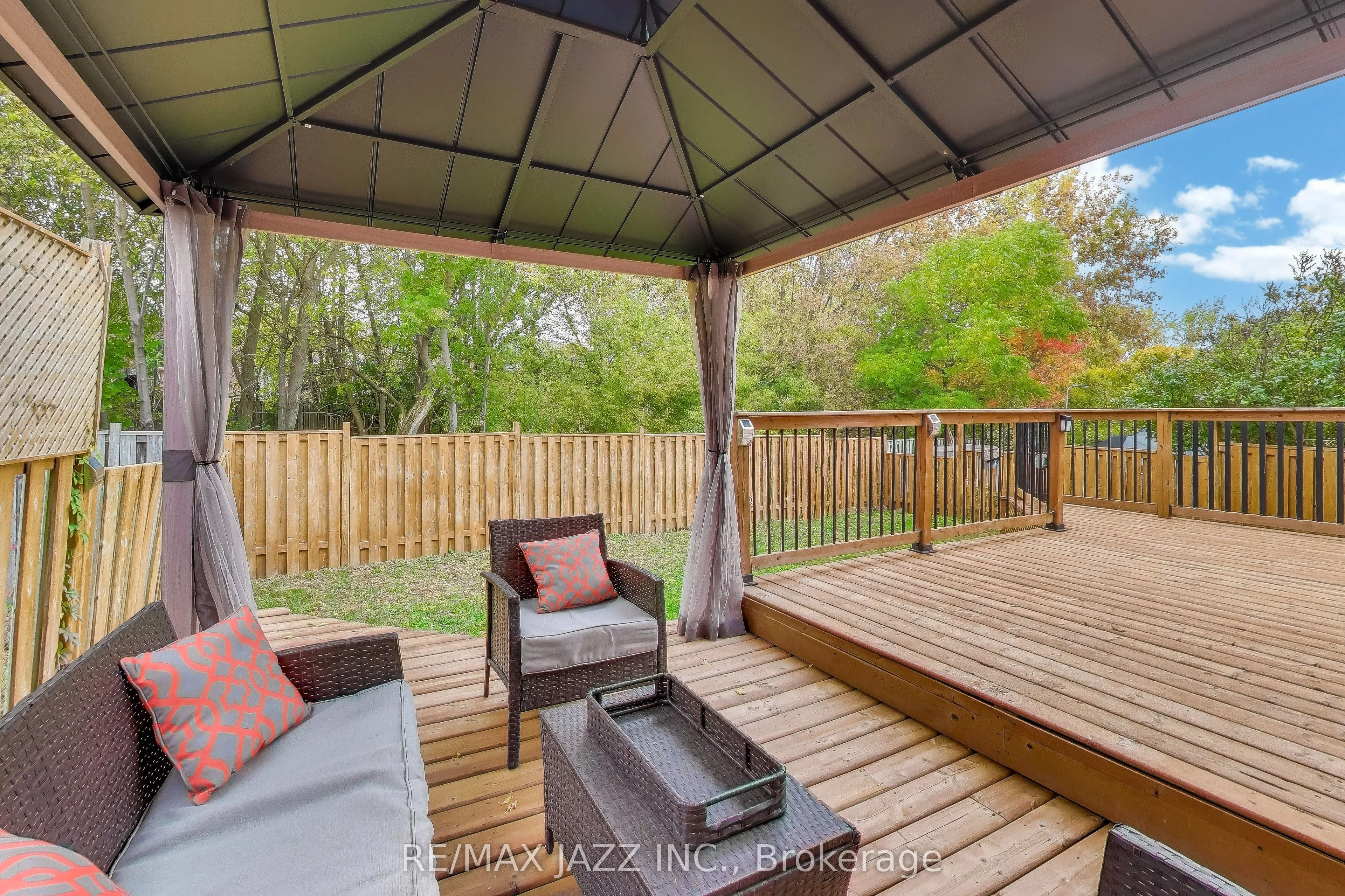 9 Maconnachie Place, ON L1C 4M4