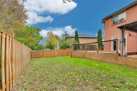 9 Maconnachie Place, ON L1C 4M4