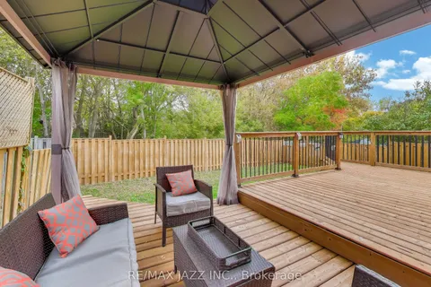 9 Maconnachie Place, ON L1C 4M4