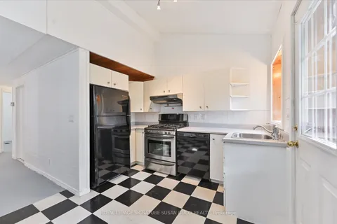 1138 Woodbine Avenue, ON M4C 4C8