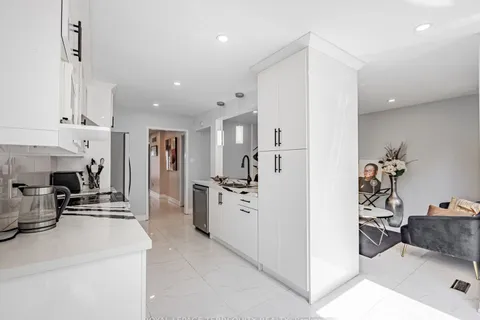 63 Rotherglen Road, ON L1S 5K3