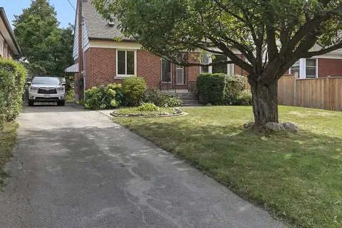 23 Scotswood Road, ON M1R 3N3