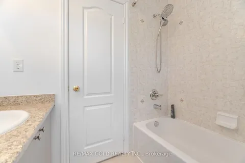 2494 Earl Grey Avenue, ON L1X 0B9