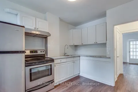 183 Glebemount Avenue, ON M4C 3S9