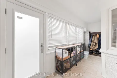 1702 Dundas Street, ON M4L 1L6